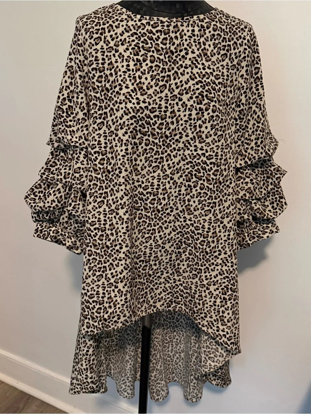 P Luca Milano Adorable high low top w/three quarter length sleeves with gathers - Picture 8 of 11